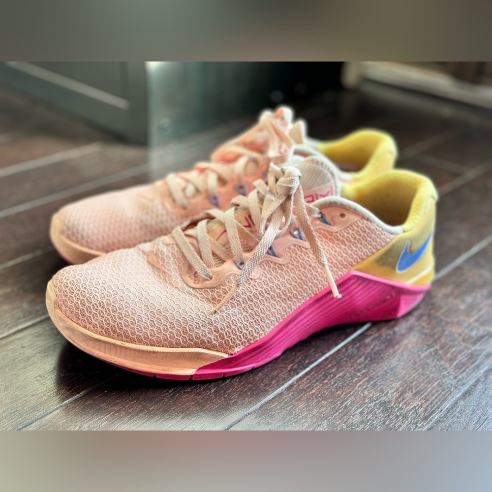 Nike Metcon Shoes. Size 9. Pink/ yellow